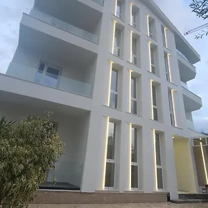 Noel Apartahotel